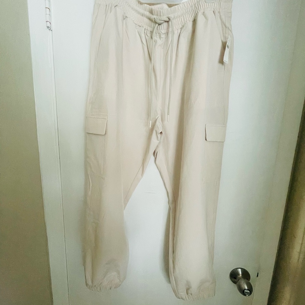 Old Navy Cream Cargo Pants